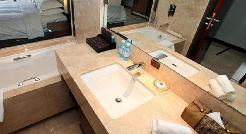 Bathroom 5, Kuntai Hotel Beijing, Beijing