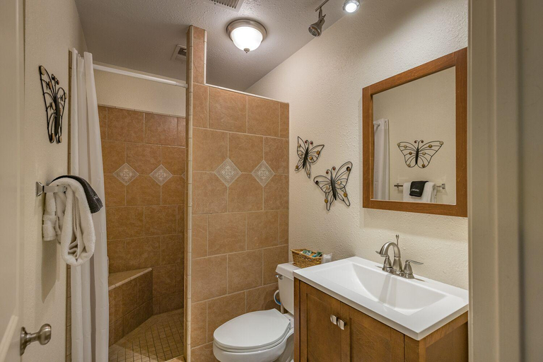 Bathroom 3, 5th Street Inn, Mariposa