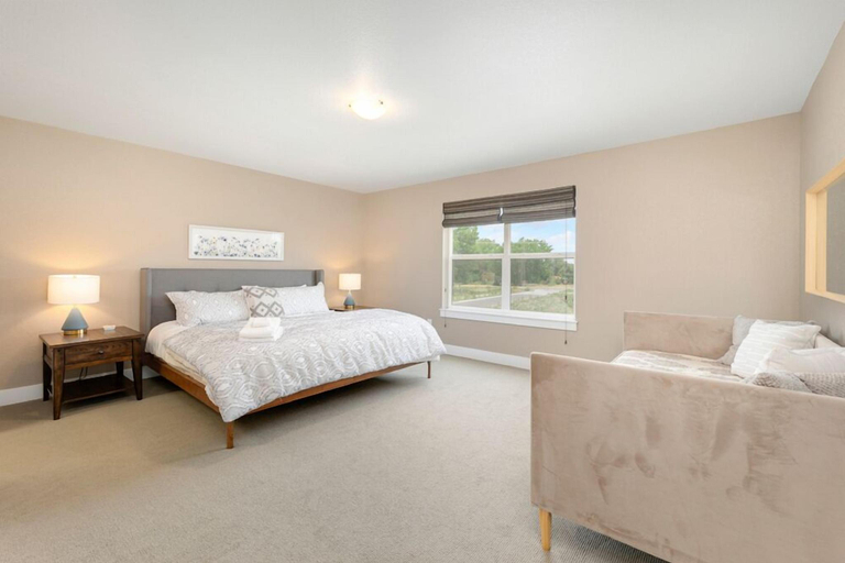 Bedroom 2, Amazing Urban Townhome Near Breweries & River!, Larimer