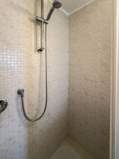 Bathroom 2, I Rifugi dei Lucretili, Roma