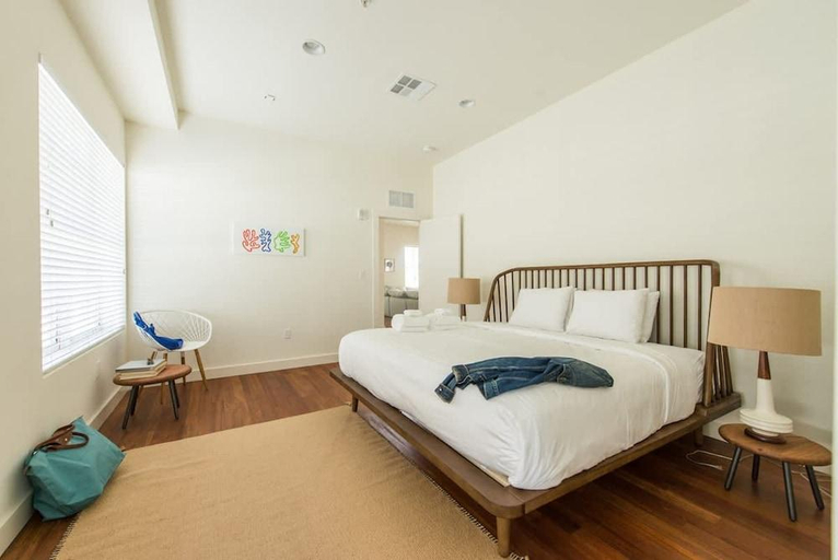 Exterior view 3, 4-bedroom Gem Sleeps 10 Best Value in Sobe, Miami-Dade