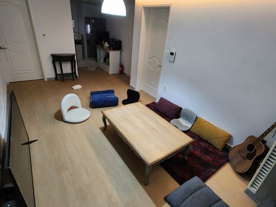 Others 3, Hostel Fellaz, Yongsan