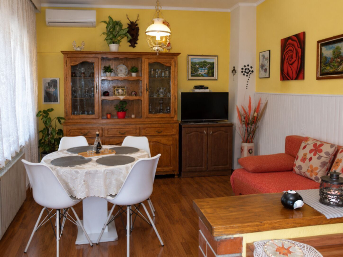 Dining 5, Apartment Ralje, Sali