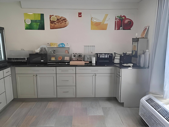 Breakfast area, Quality Inn Ghent, Raleigh