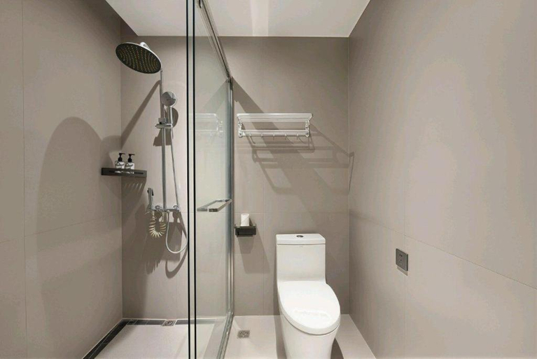 Bathroom, Green Tree Inn Fuyang Funan County Tianzhu Square, Fuyang