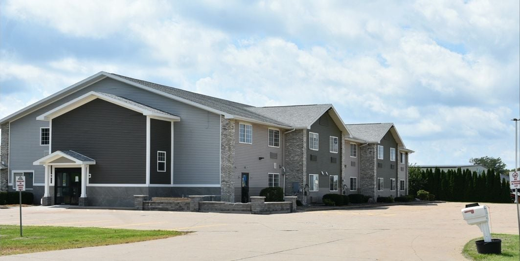 Exterior 2, Mound View Inn & Suites, Grant