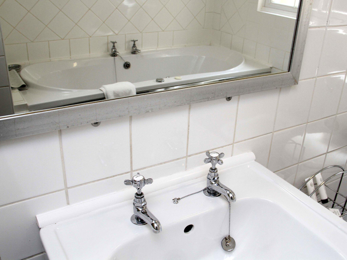 Bathroom 4, Honest Lawyer Hotel, Durham