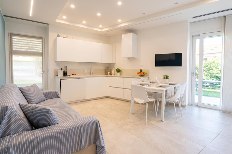 Interior 5, Villa Venere With Garden & Parking, Savona