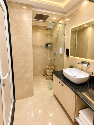 Bathroom, Hotel Glorious Grand, Varanasi