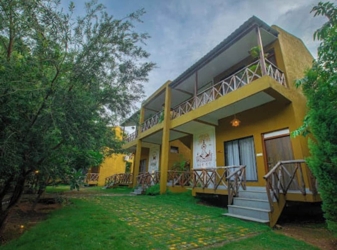 Exterior & Views
