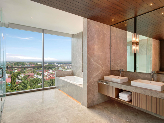 Bathroom 5, Mercure Pangkalan Bun, West Kotawaringin