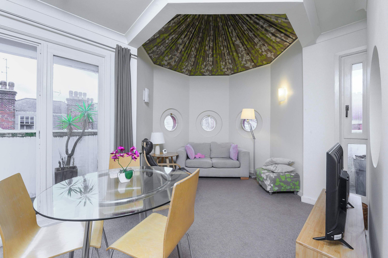 Others 5, The Aristocrat - Fitzrovia - by Frankie Says, London
