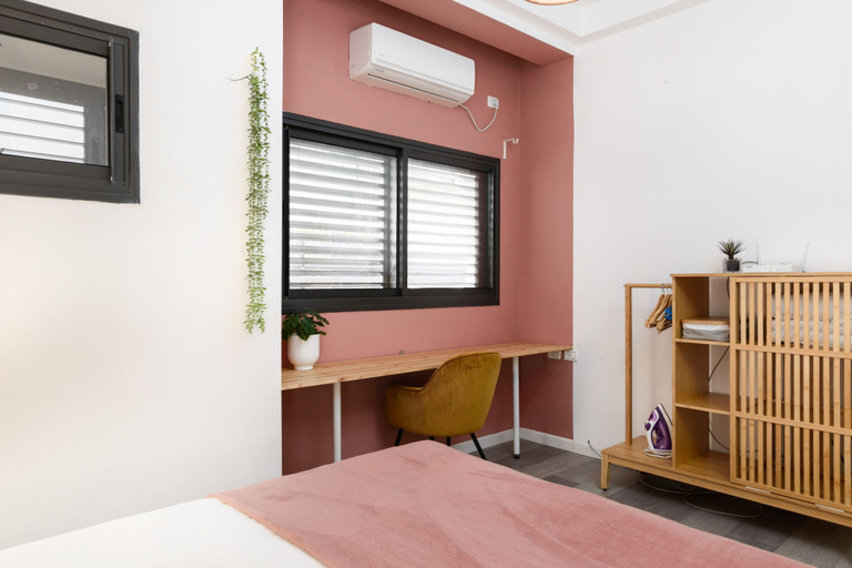 Bedroom 5, Modern & Design by FeelHome