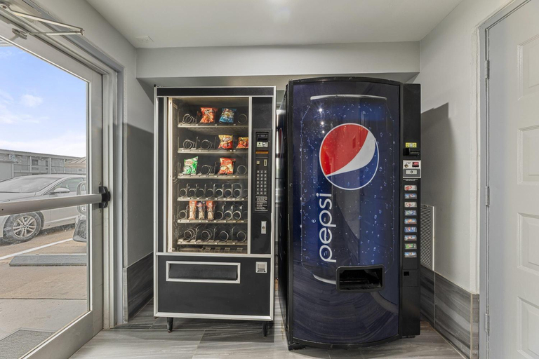 Food & Drinks 5, Days Inn & Suites by Wyndham Texas City, Galveston