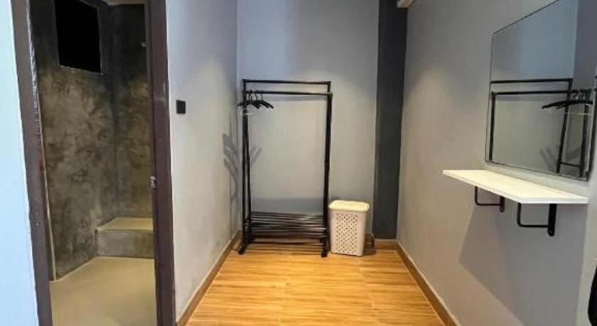 Bathroom 4, Tharadol Resort Tha Sala, Tha Sala