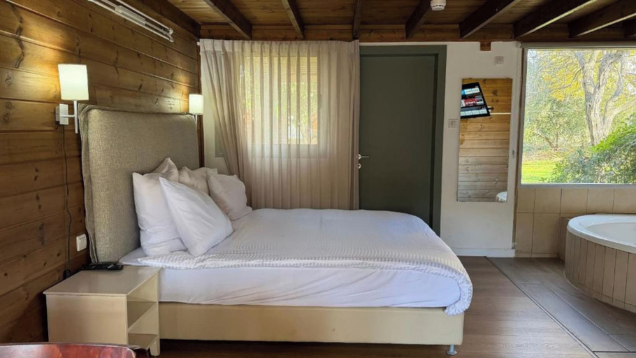 Bedroom 2, Nofey Habashan Country Lodge