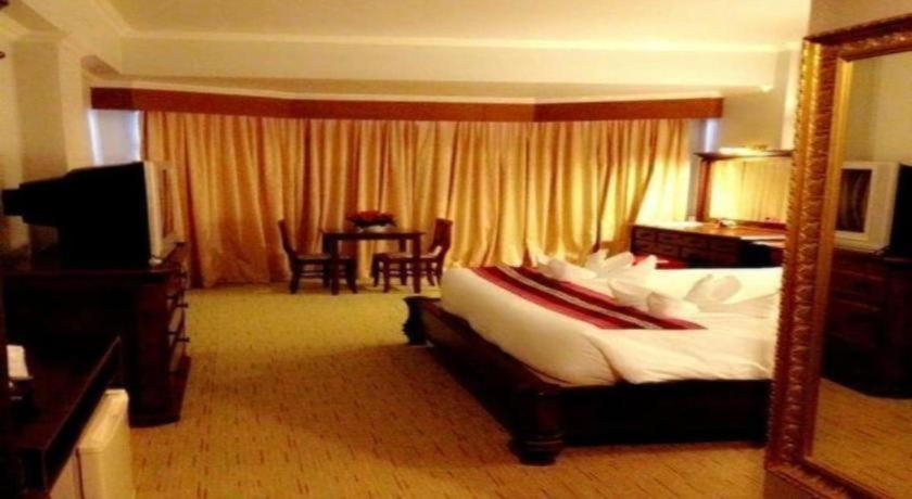 Bedroom 2, Thepnakorn Hotel, Muang Buri Ram