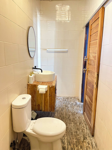 Bathroom 4, Coastal Inn, Klungkung