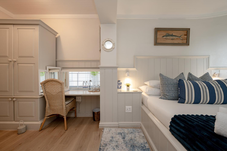 Bedroom 3, Ocean Watch Guesthouse, Eden