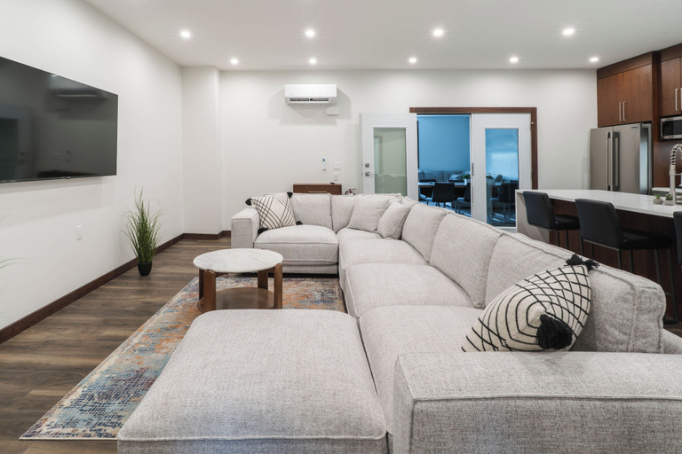 Living area 5, The Timber Den, Columbia-Shuswap