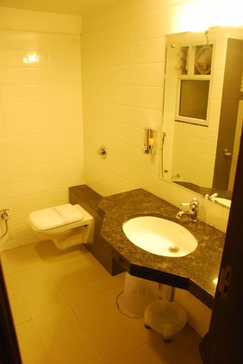 Bathroom 5, Grand Ashirwad Beacon, Bhopal