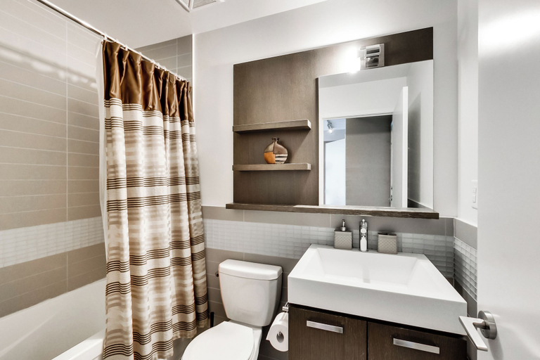 Bathroom, Spectacular Views Apartments, Toronto