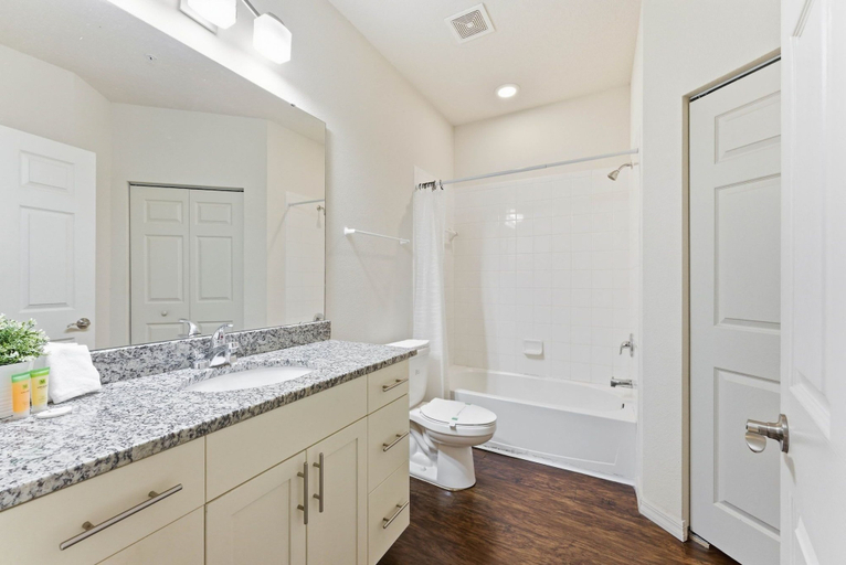 Bathroom 3, West Lucaya 4BR Townhome Near Disney, Osceola