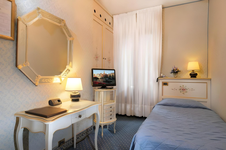 Bedroom 2, Rialto Hotel, Venezia