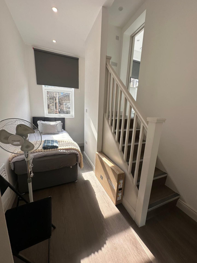 Primary image, Studio Apartment Sleeps 1 With Wifi Near City, London