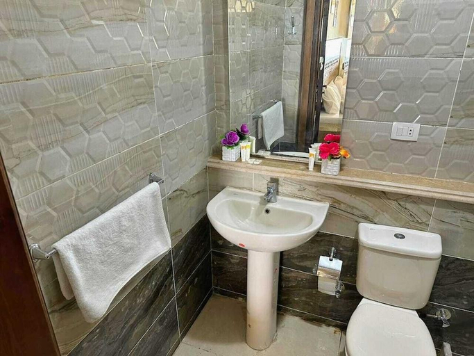 Bathroom 3, moon beach resort, Al-Ghurdaqah