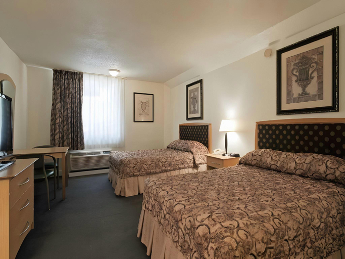 Bedroom 3, CLOSED - Monumental Movieland Hotel, Orange