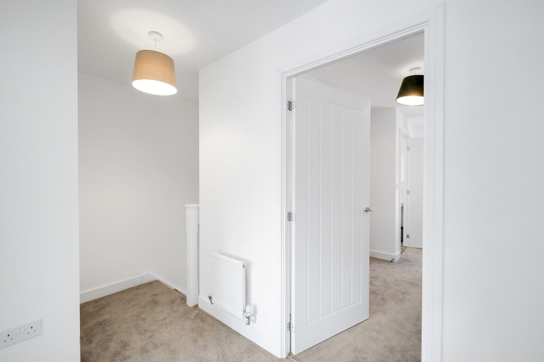 Public Area 3, Modern 5 Bedroom 3 Bath Hse Aylesbury, Buckinghamshire