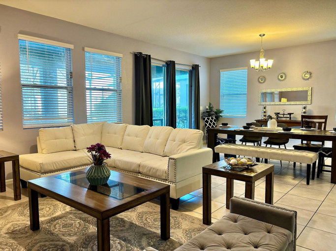 Living area 4, 7BR Solterra Home, Pool & spa Near Disney, Polk