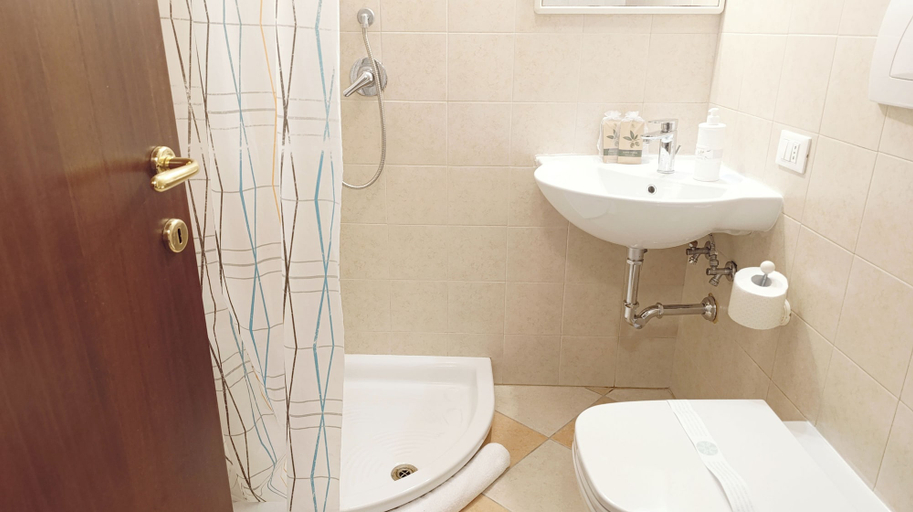 Bathroom 5, Appartamento Sestiere Castello by Ca-sa Check, Venezia