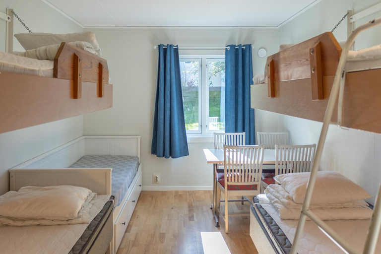 Bedroom 2, Allegarden Kastlosa Vandrarhem, Mörbylånga
