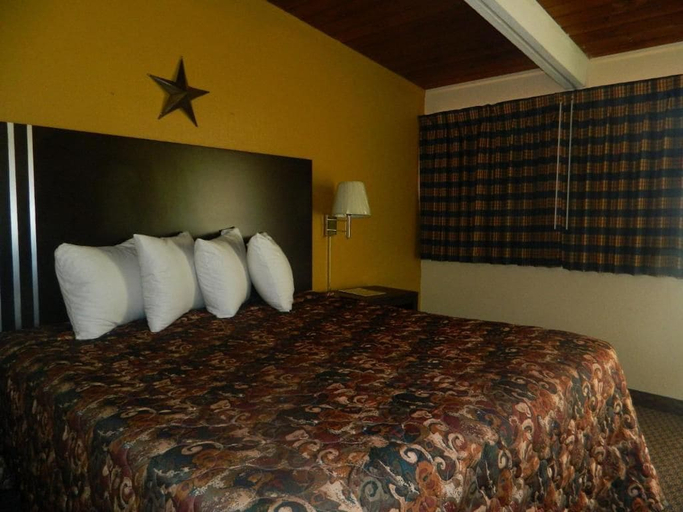 Room 2, Freer motel, Duval