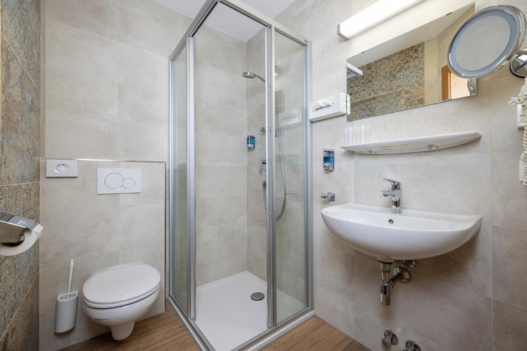 Bathroom, Hotel-Pension Strolz, Schwaz