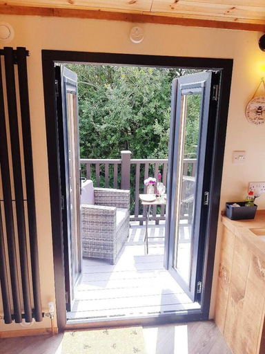 Public Area, Luxury Shepherds Hut With Spa Hot Tub On Anglesey, Anglesey