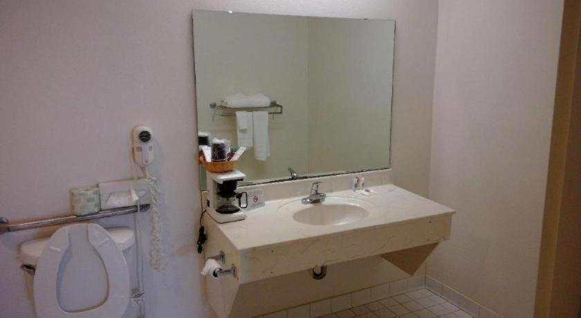 Bathroom 3, Americas Best Value Inn Kinston, Lenoir