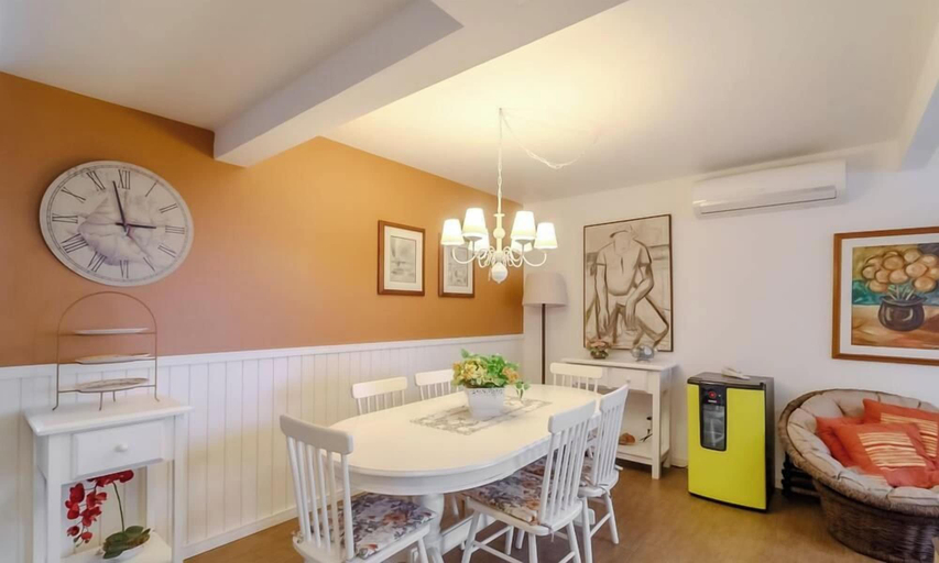 Dining, 3BR apt Near Beach w/ Garage in Picarras Nra0490, Piçarras