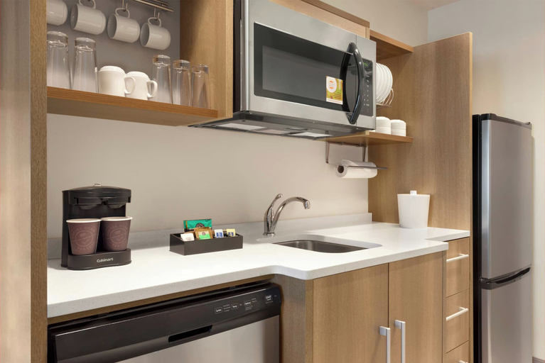 Private kitchen, Home2 Suites By Hilton Barrie, Simcoe