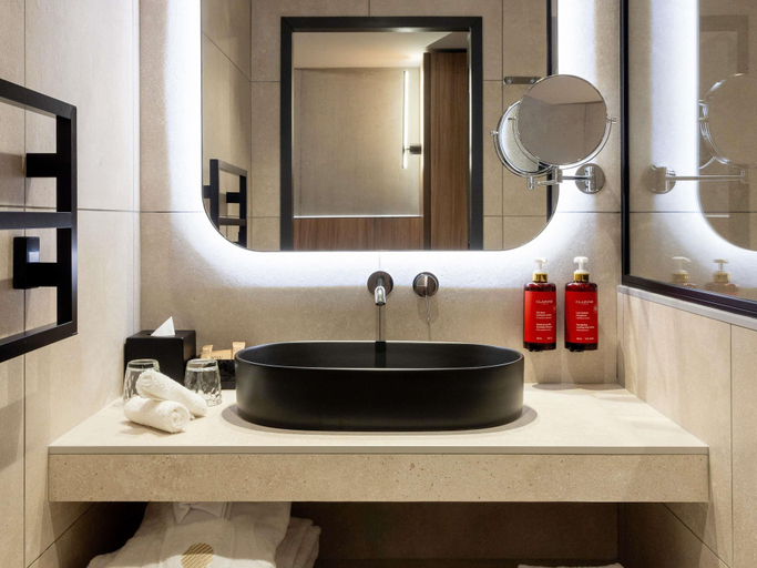 Bathroom 3, Pullman Lyon, Rhône