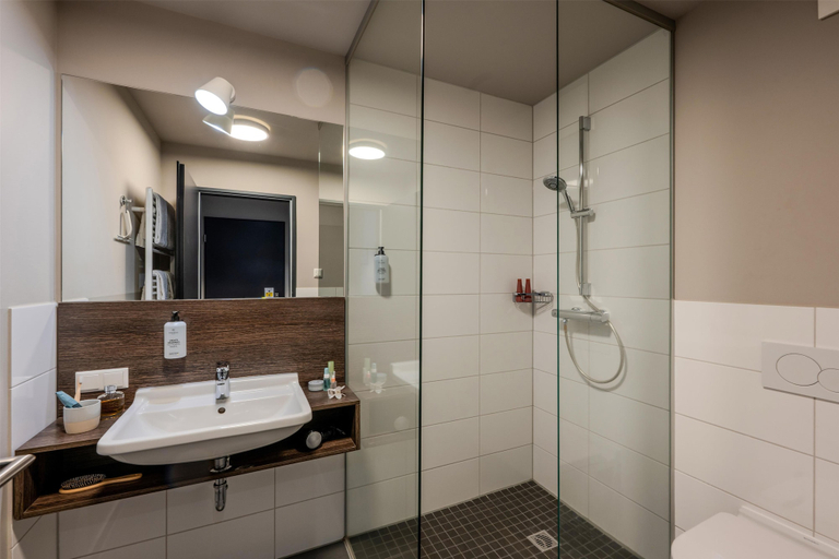 Bathroom 5, ipartment Wolfsburg @HOME by Best Western, Wolfsburg