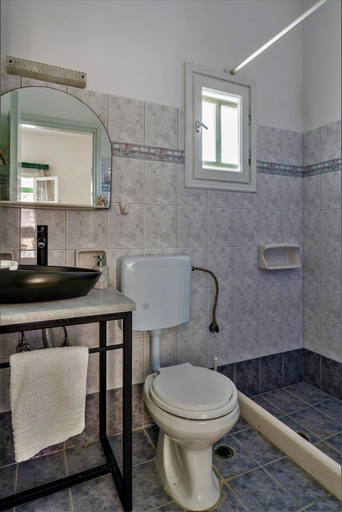 Bathroom 3, Studios Vrettos, South Aegean