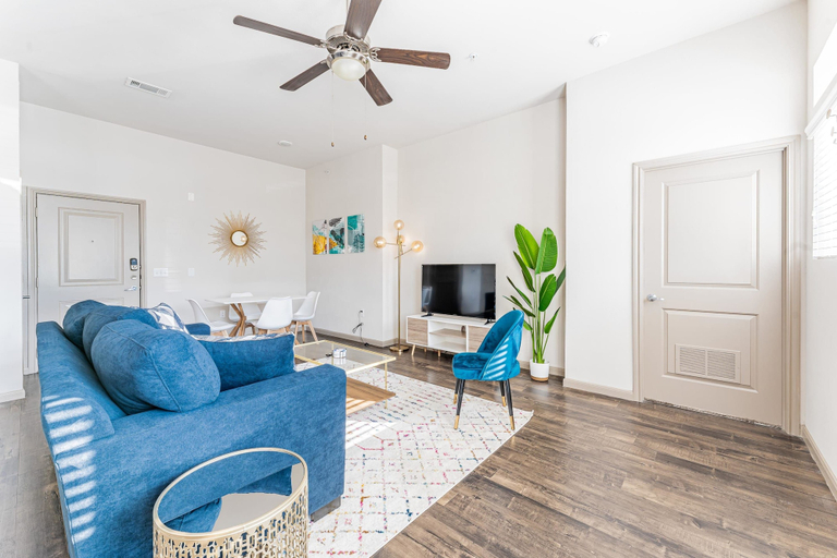 Room 4, Huge 2BR Suite Close to Downtown w Fast Wifi, Travis