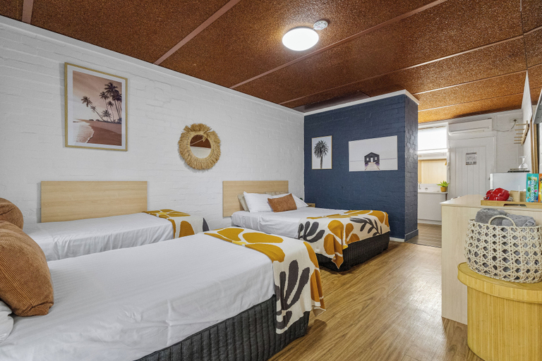 Bedroom 3, Mallacoota Hotel Motel, E. Gippsland - Orbost