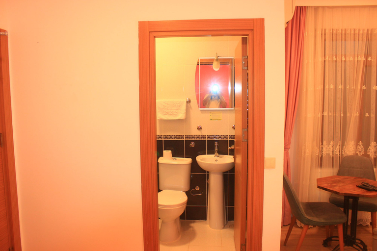 Bathroom 2, yeni kalamari  otel büyükada, Adalar
