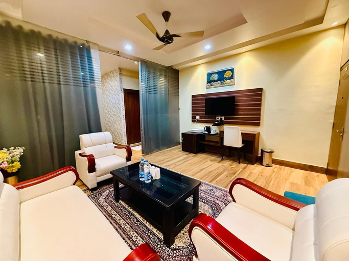 Living area, Hotel Ramsan Plaza, Purba Champaran