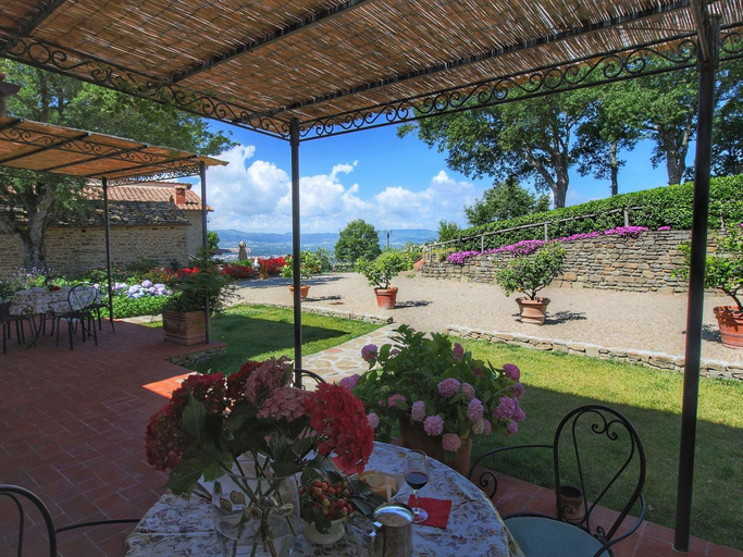 Food & Drinks 5, Detached Villa For 6 Pers With Outdoor Swimming P, Arezzo