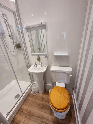 Bathroom 3, Roy Bridge Hotel, Highland